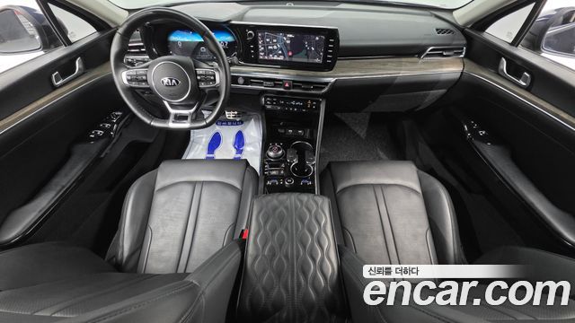 Kia K5 — interior