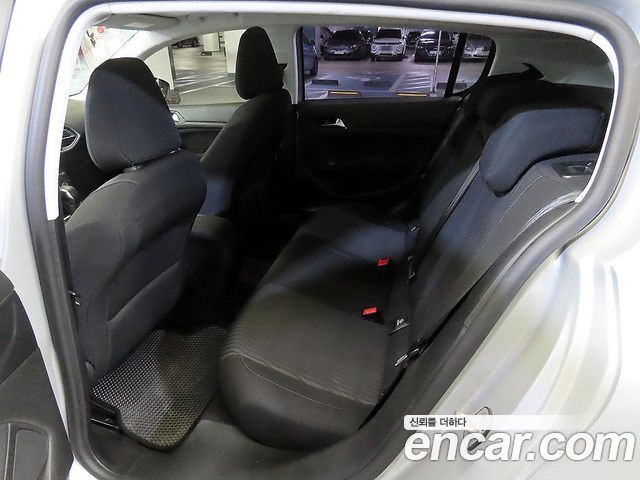 Peugeot 308 — interior