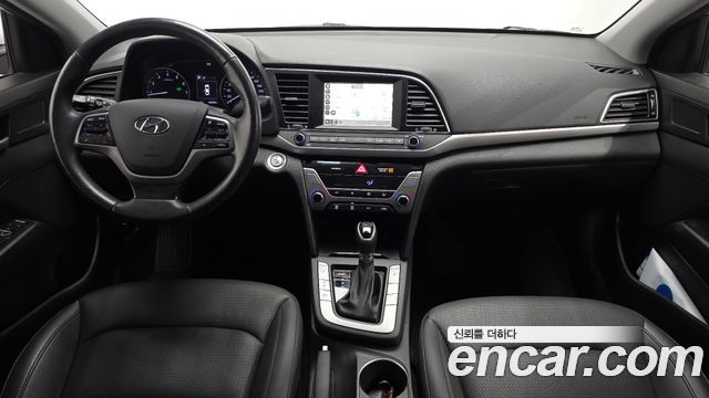 Hyundai Avante — interior