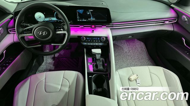 Hyundai Avante — interior