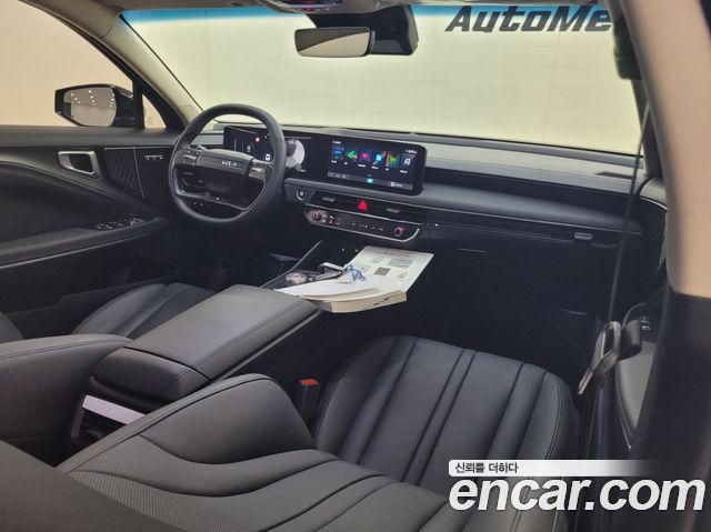 Kia K8 — interior