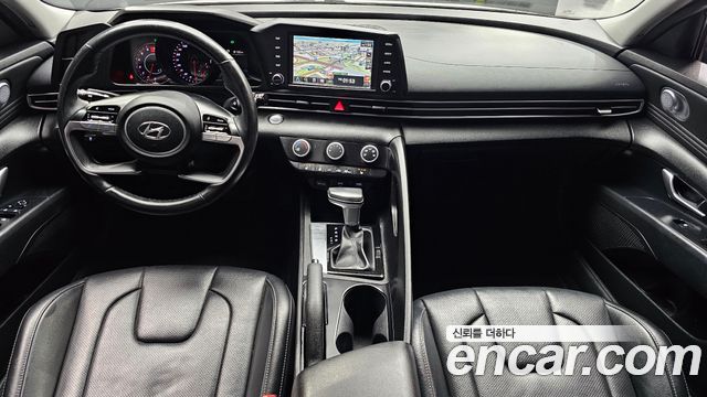 Hyundai Avante — interior