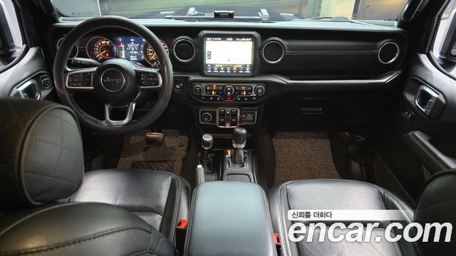 Jeep Wrangler — interior