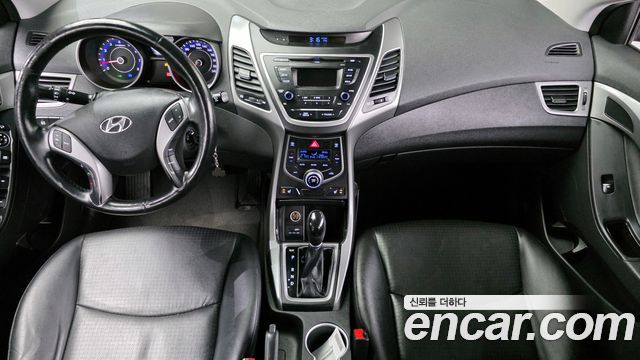 Hyundai Avante — interior