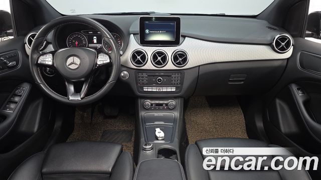 Mercedes-Benz B-Class — interior