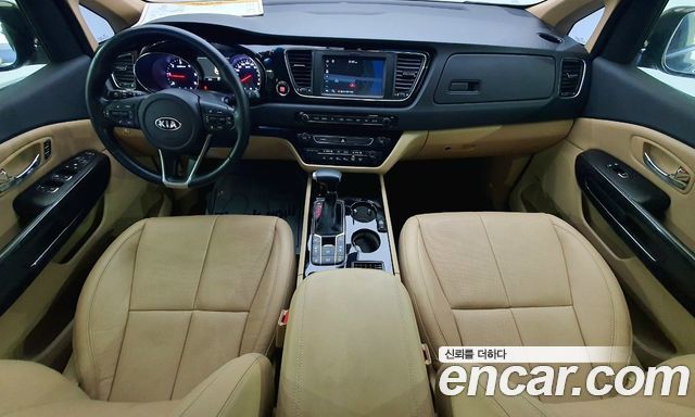 Kia Carnival — interior