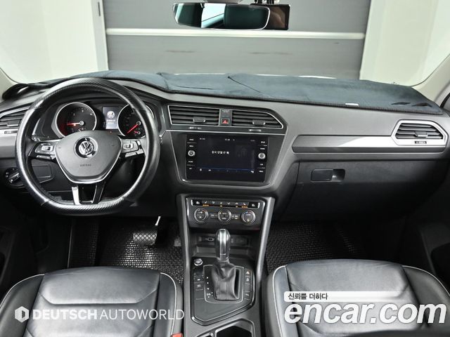 Volkswagen Tiguan — interior