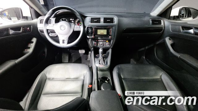 Volkswagen Jetta — interior