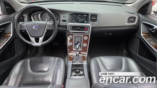 Volvo S60 — interior