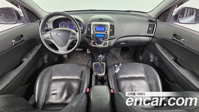 Hyundai i30 — interior