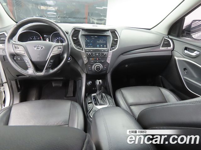Hyundai Santa Fe — interior