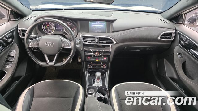 Infiniti Q30 — interior