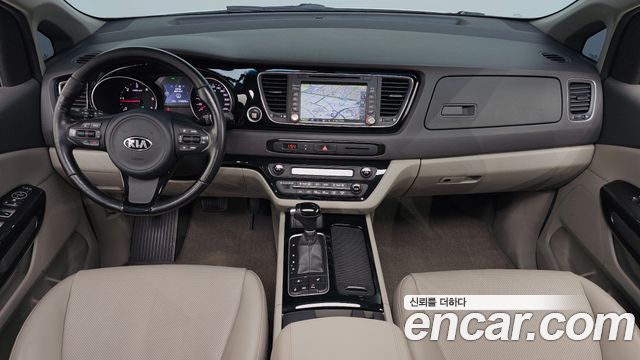 Kia Carnival — interior