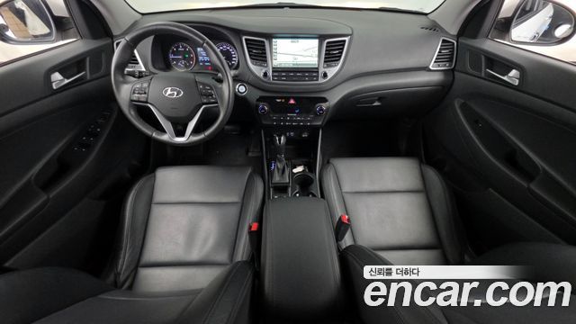 Hyundai Tucson — interior
