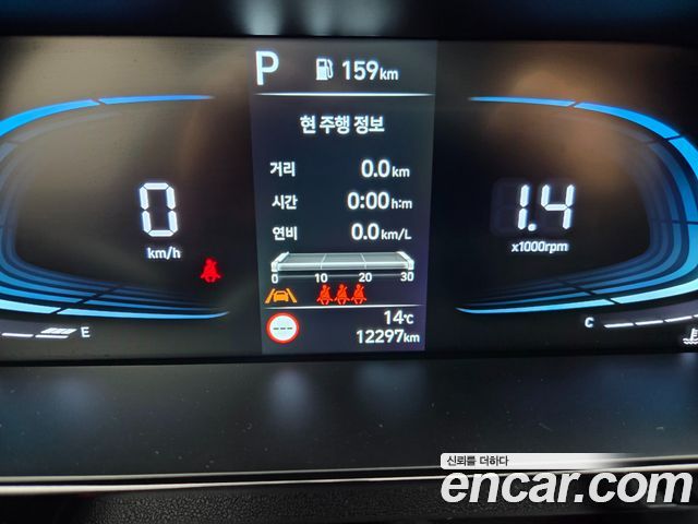 Hyundai Avante — interior