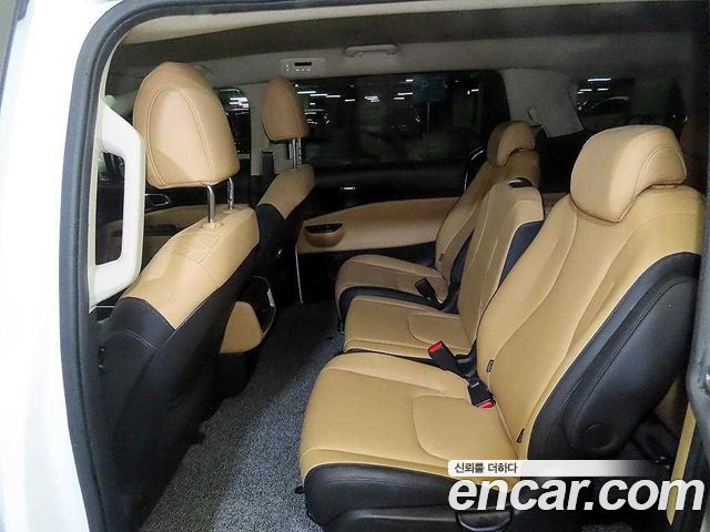 Kia Carnival — interior