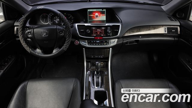 Honda Accord — interior