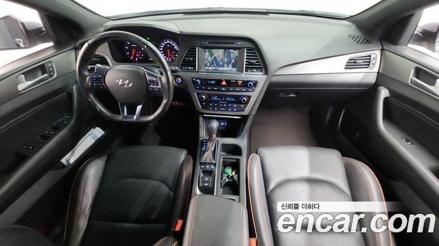 Hyundai Sonata — interior