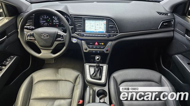Hyundai Avante — interior