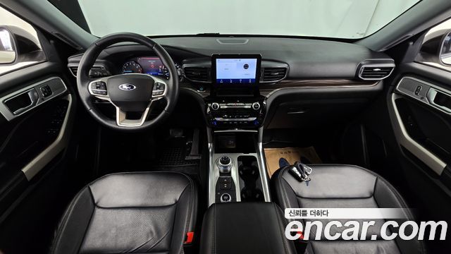 Ford Explorer — interior