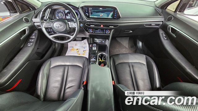 Hyundai Sonata — interior