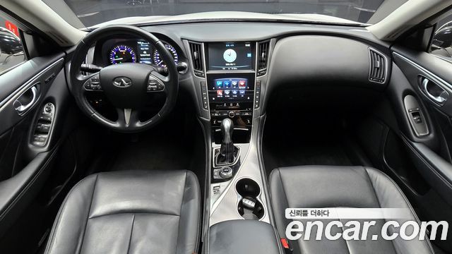 Infiniti Q50 — interior
