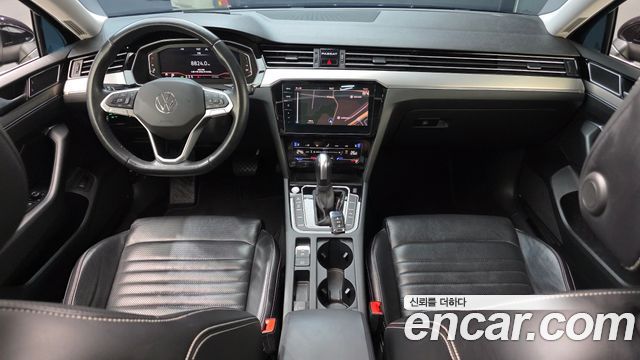 Volkswagen Passat — interior
