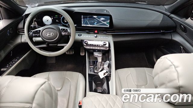Hyundai Avante — interior