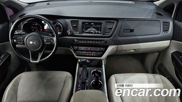Kia Carnival — interior