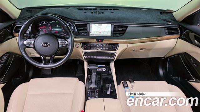 Kia K7 — interior
