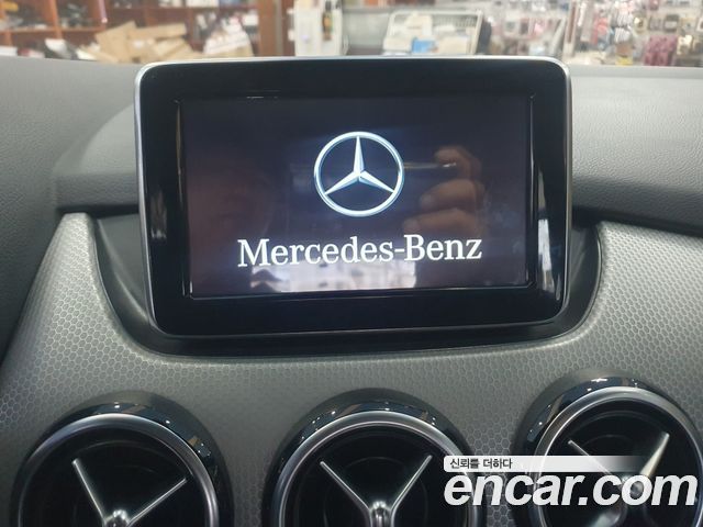 Mercedes-Benz B-Class — interior