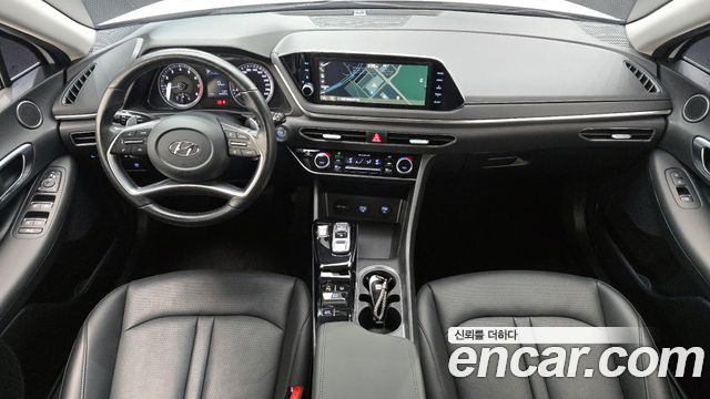 Hyundai Sonata — interior