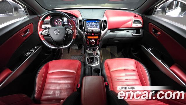 KG Mobility Tivoli — interior