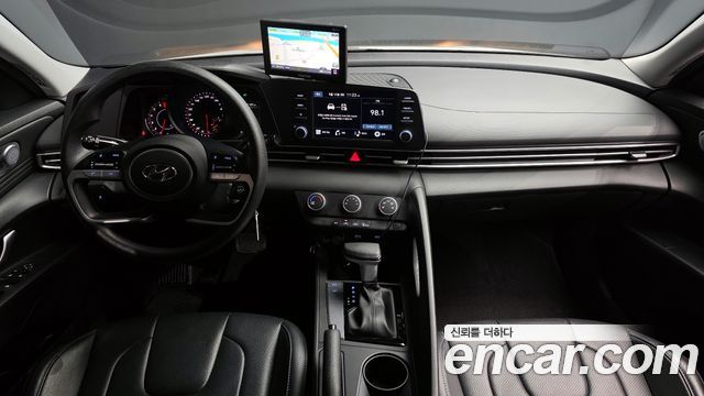 Hyundai Avante — interior