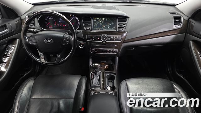Kia K7 — interior