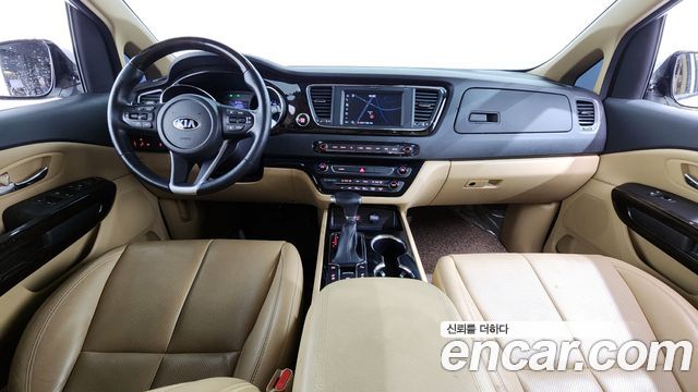 Kia Carnival — interior
