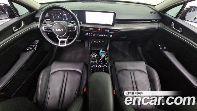 Kia K5 — interior
