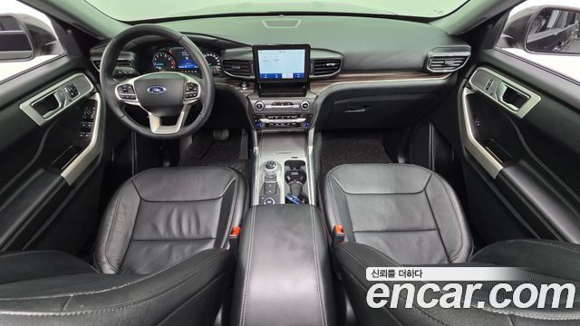Ford Explorer — interior