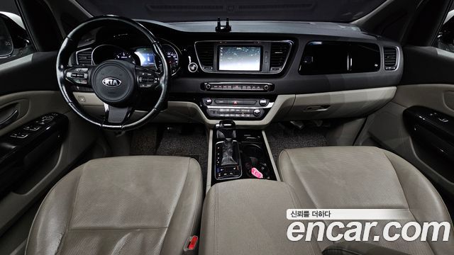 Kia Carnival — interior