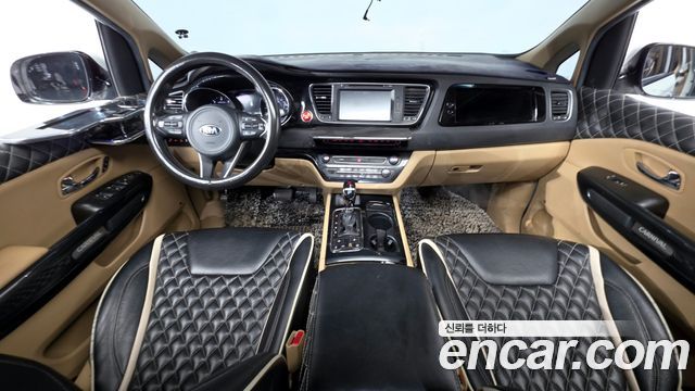 Kia Carnival — interior