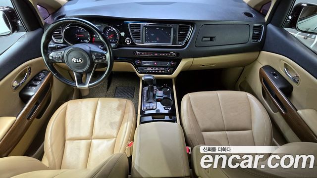 Kia Carnival — interior