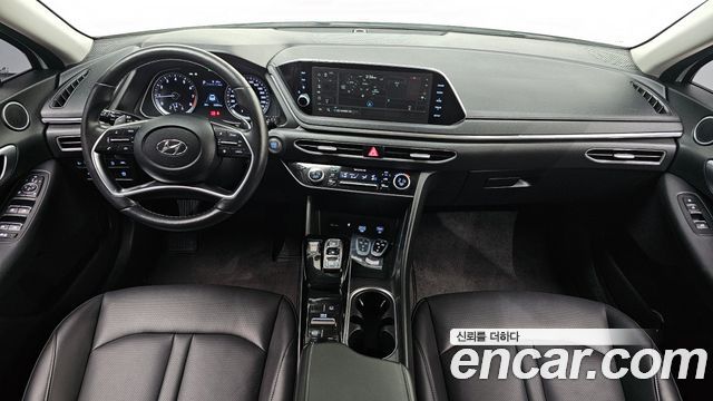 Hyundai Sonata — interior