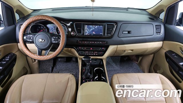 Kia Carnival — interior