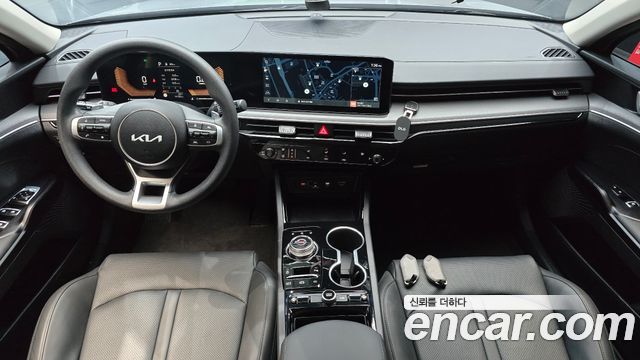 Kia K5 — interior