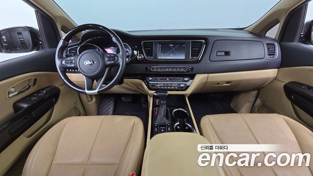 Kia Carnival — interior