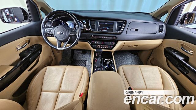 Kia Carnival — interior