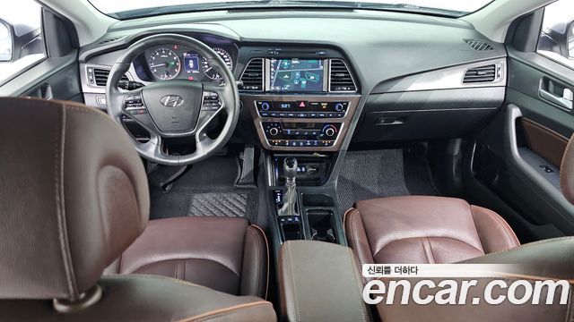 Hyundai Sonata — interior