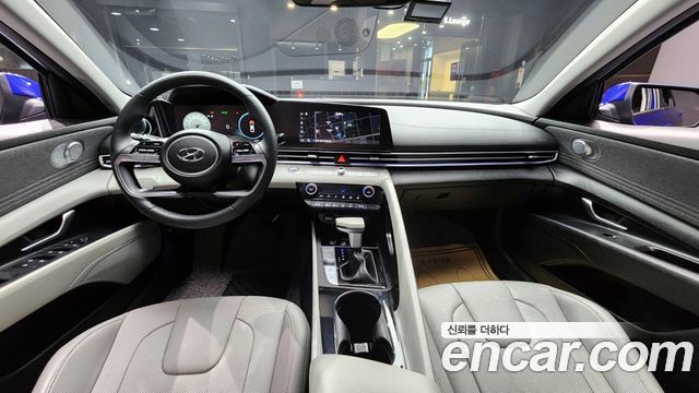 Hyundai Avante — interior