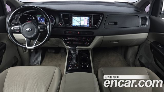 Kia Carnival — interior
