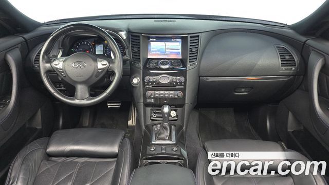 Infiniti QX70 — interior